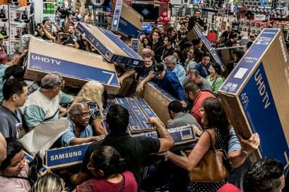 People going crazy over TVs during Black Friday
